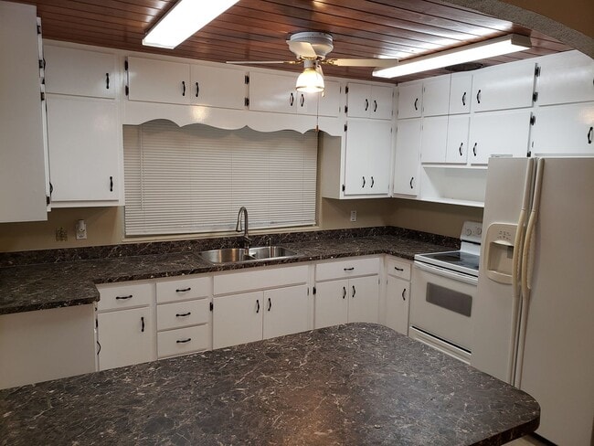 Building Photo - Gorgeous Historic 3/2 in Crystal River!!!