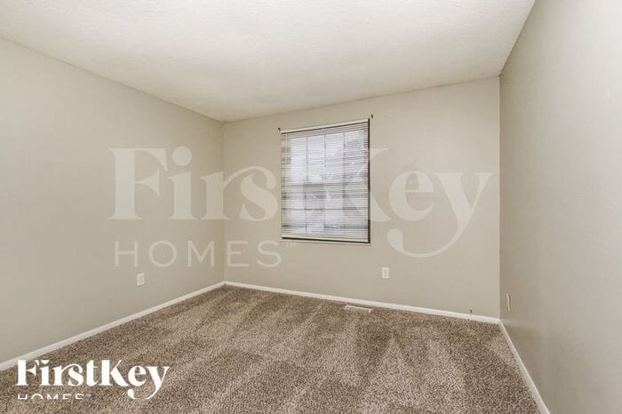 Building Photo - 5801 Somers Dr