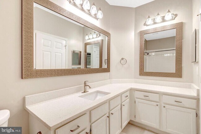 Building Photo - 1701 Lake Shore Crest Dr