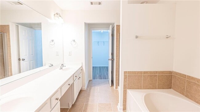 Building Photo - 2070 Hailston Dr NW