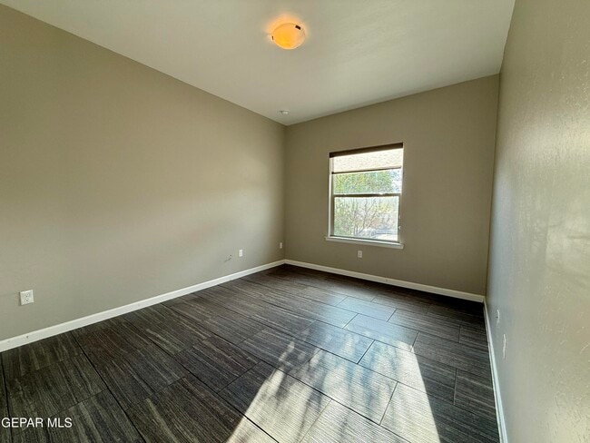 Building Photo - 1252 Desert Mirage Pl
