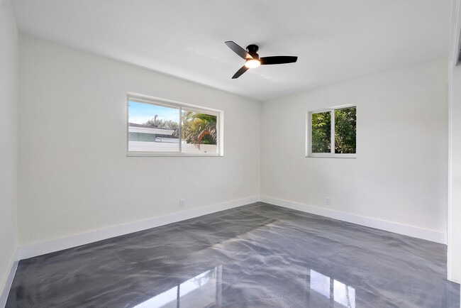 Building Photo - 2160 NE 53rd St
