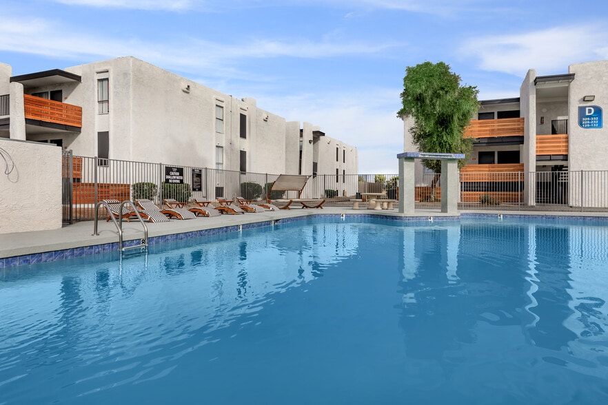 Building Photo - Luna Villa