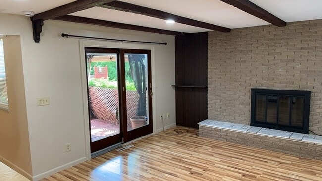 Building Photo - 811 Kenbrook Dr