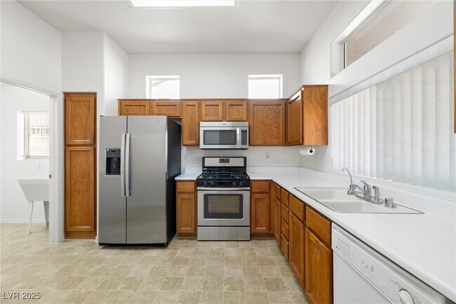 Building Photo - 10416 W Linfield Pl