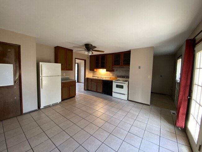 Building Photo - Great Ranch House next to a Park and Publi...