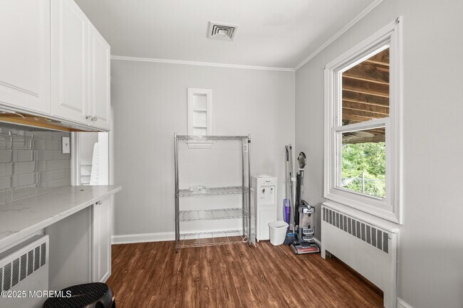 Building Photo - 324 Cedar Ave