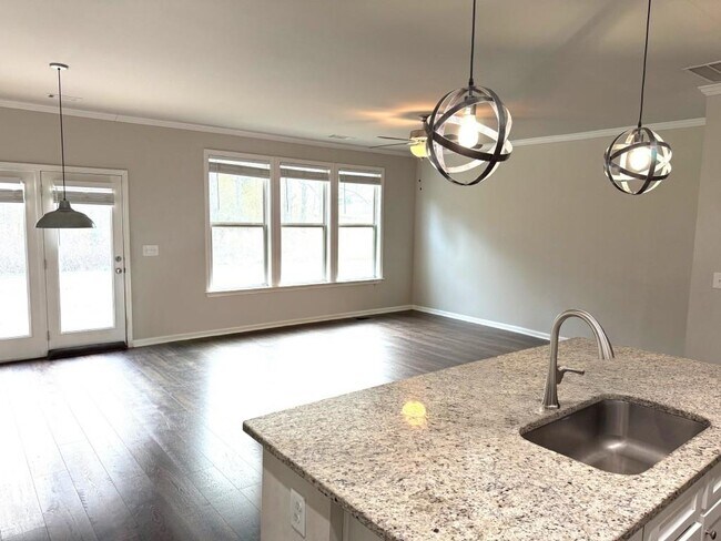 Building Photo - 113 Candler Park Dr