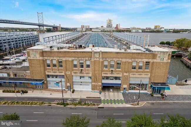 Building Photo - 3 N Christopher Columbus Blvd