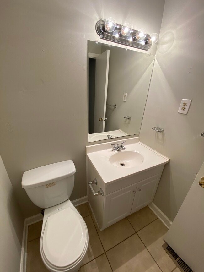 Building Photo - NOW OFFERING FIRST FULL MONTH FREE IF MOVE...