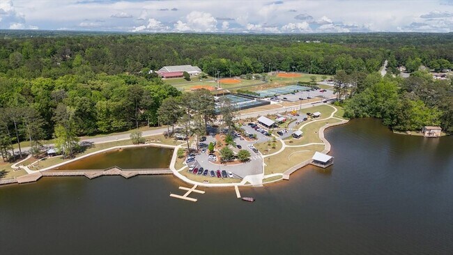 Building Photo - 541 N White St