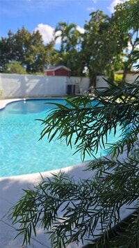 Building Photo - 6550 SW 26th St