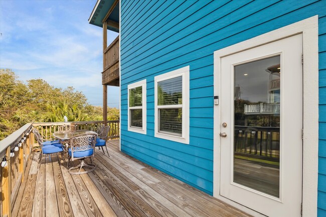 Building Photo - 14146 Miramar Dr
