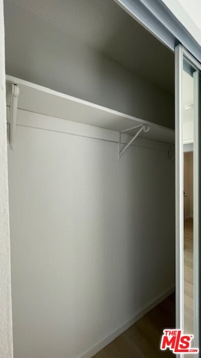 Building Photo - 545 S Manhattan Pl