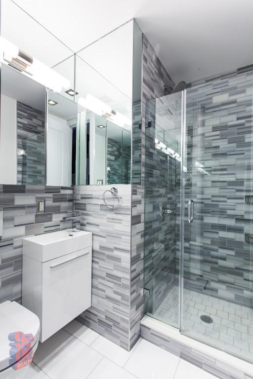 Building Photo - 432 E 13th St