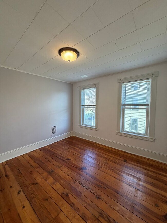 Building Photo - 27-29 Dalton Ave