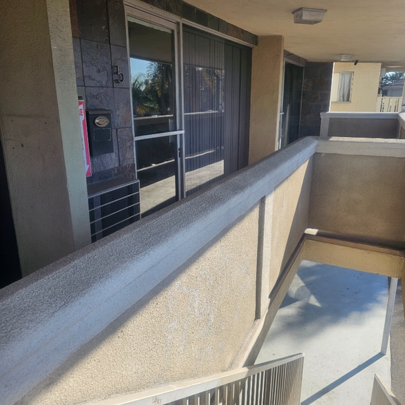 Building Photo - 918 W Lincoln Ave