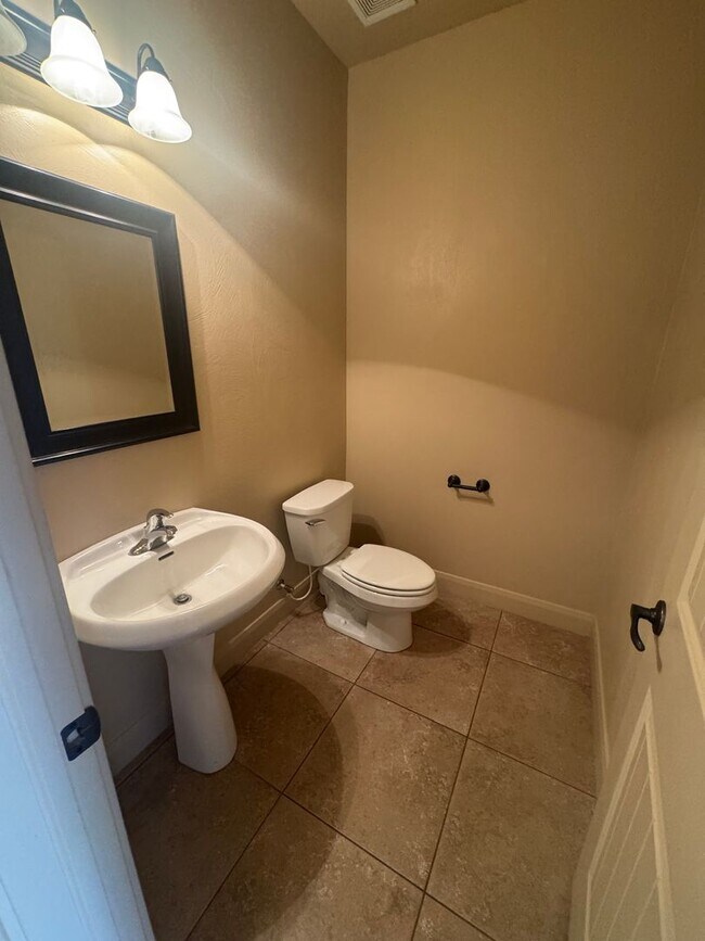 Building Photo - Millcreek Springs Townhome