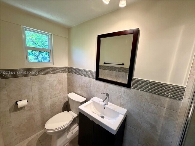 Building Photo - 1309 S 23rd Ave