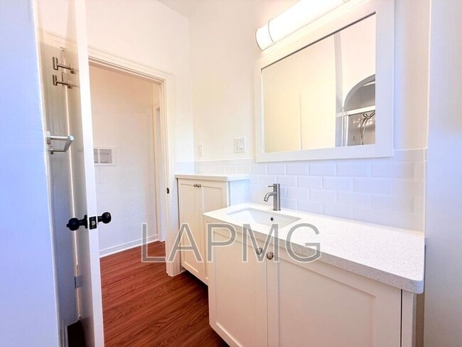 Building Photo - 2751 Pomeroy Ave