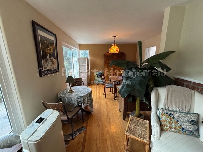 Building Photo - 8 Alvina Ave