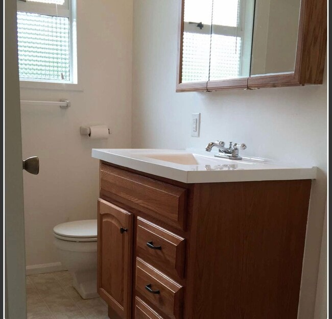 Building Photo - Mid Century 3 bedroom home in Bellevue