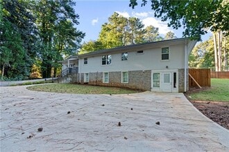 Building Photo - 1841 Gainsborough Dr