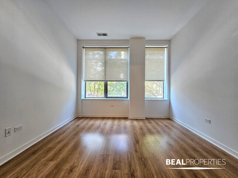 Building Photo - 548 W Webster Ave