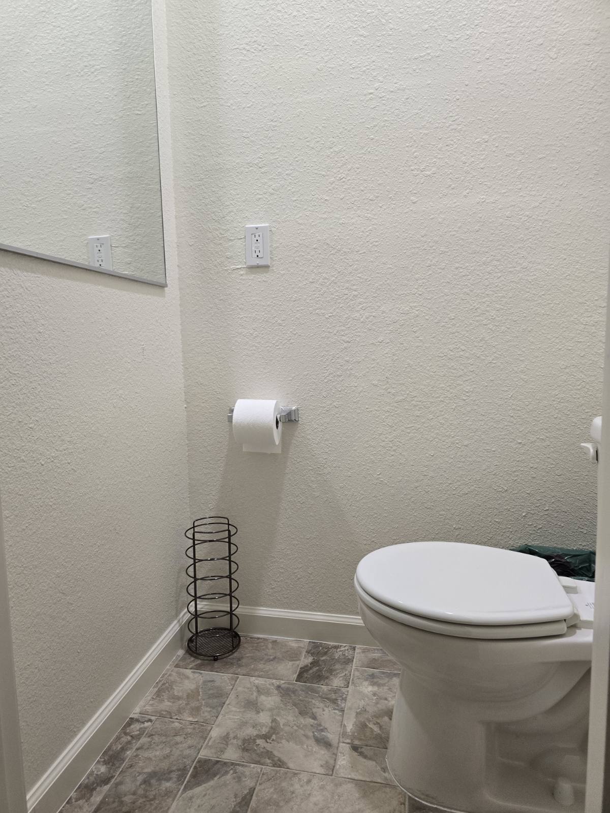 Building Photo - 1048 S Carriage Ave