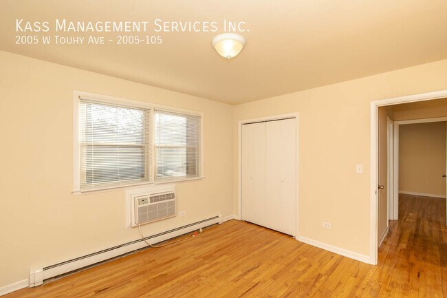 Building Photo - 2005 W Touhy Ave