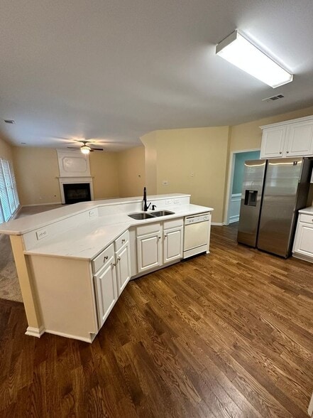 Building Photo - 420 White Rose Trce