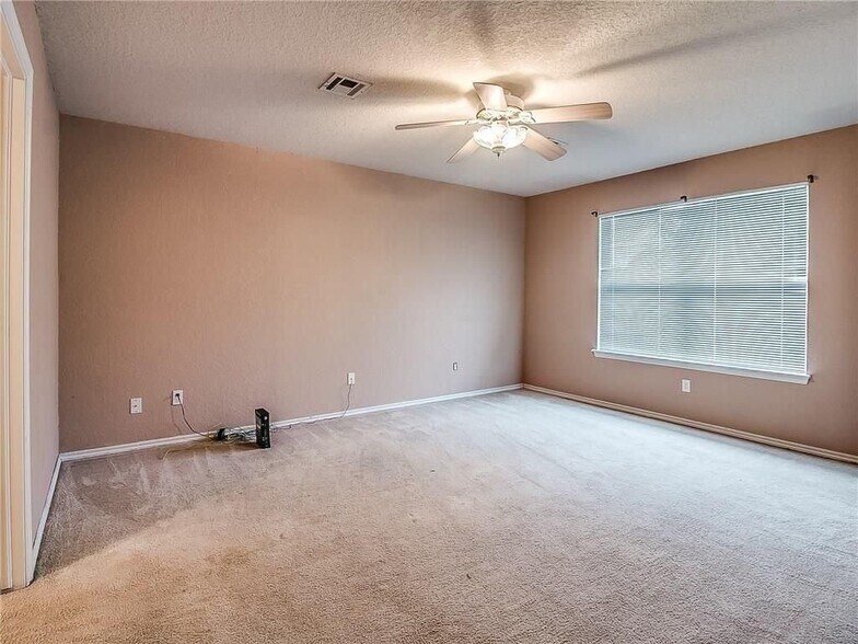 Building Photo - 5713 SE 85th St