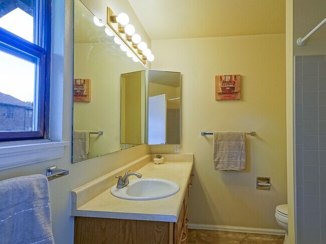 Building Photo - 3372 Capstan Way