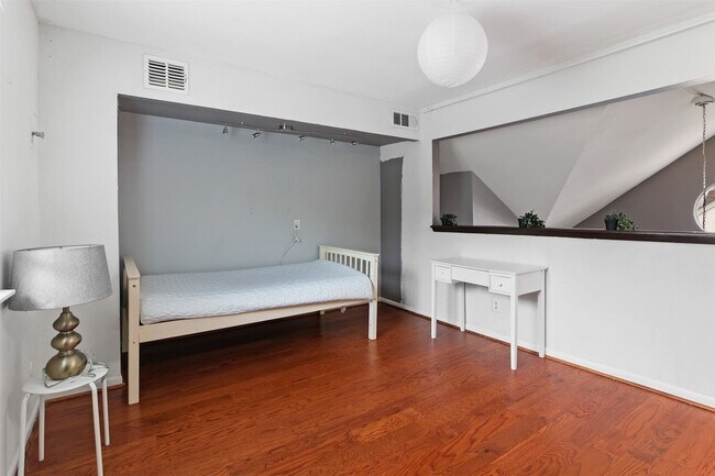 Building Photo - 1114 Augusta Dr