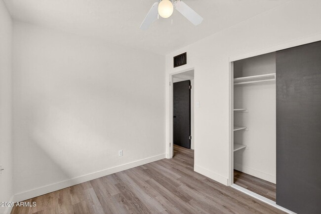 Building Photo - 1324 E Hall St