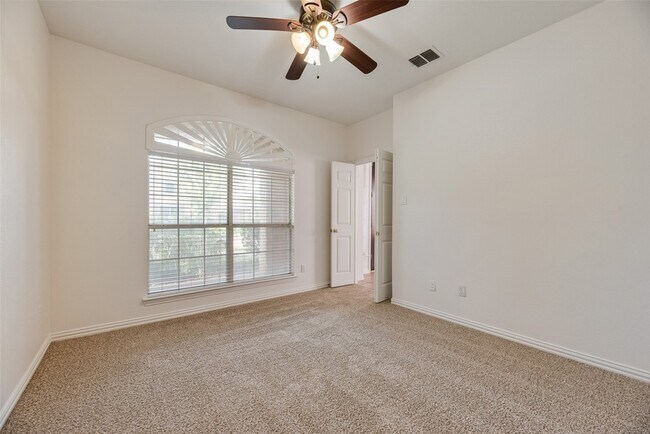 Building Photo - 3104 Angus Dr