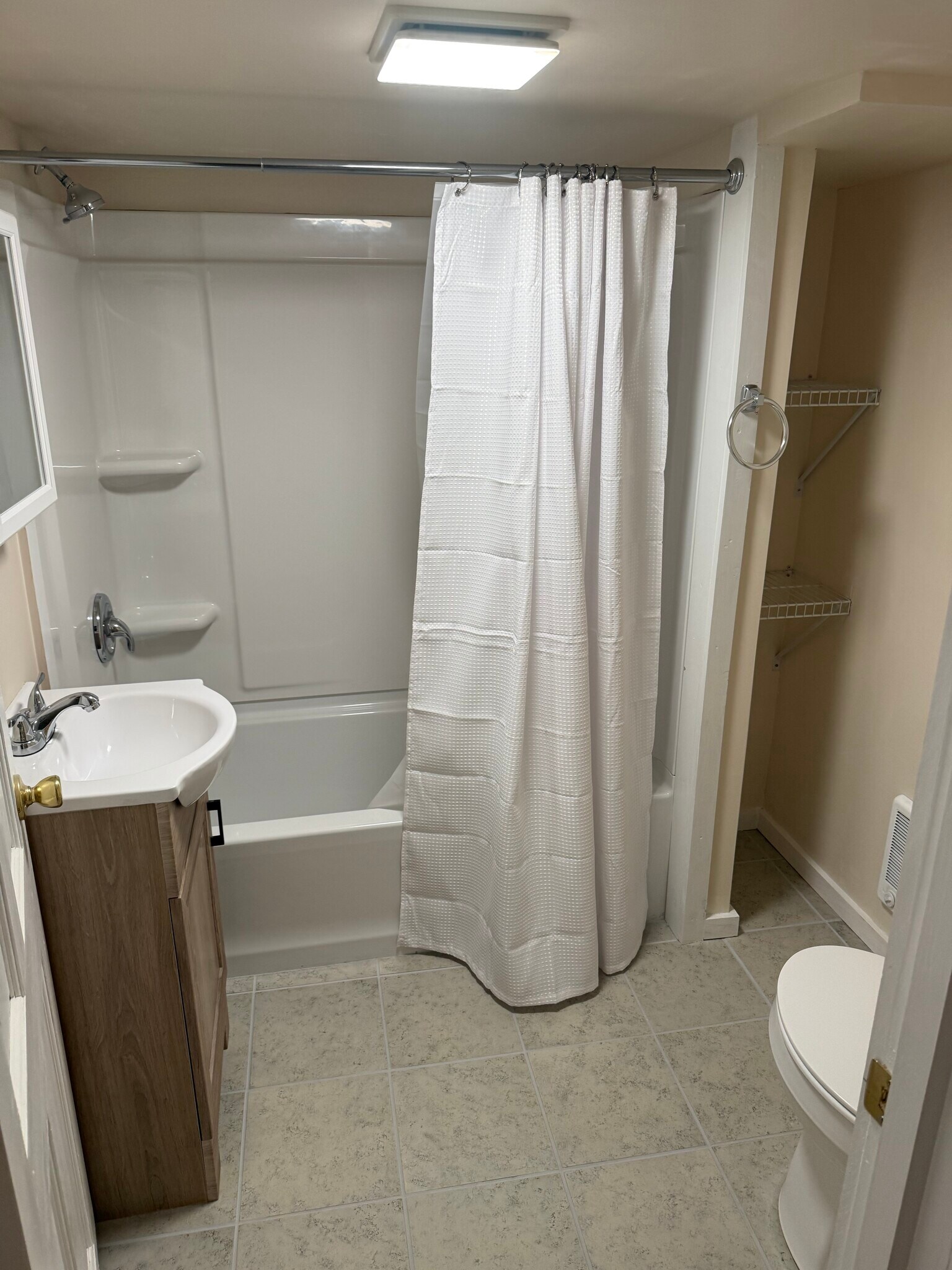 Building Photo - 215 W Lafayette St