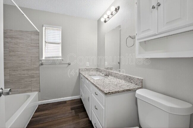 Building Photo - 936 N Las Vegas Trail