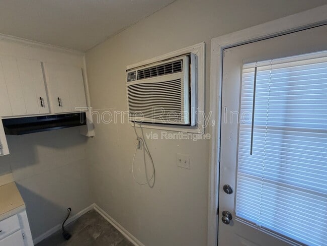 Building Photo - 1143 Williford St