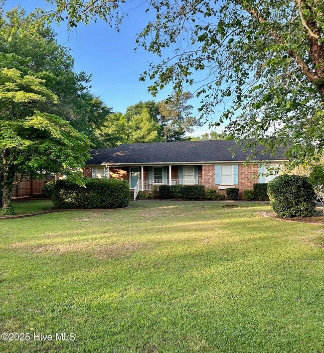 Primary Photo - 242 Inlet Dr