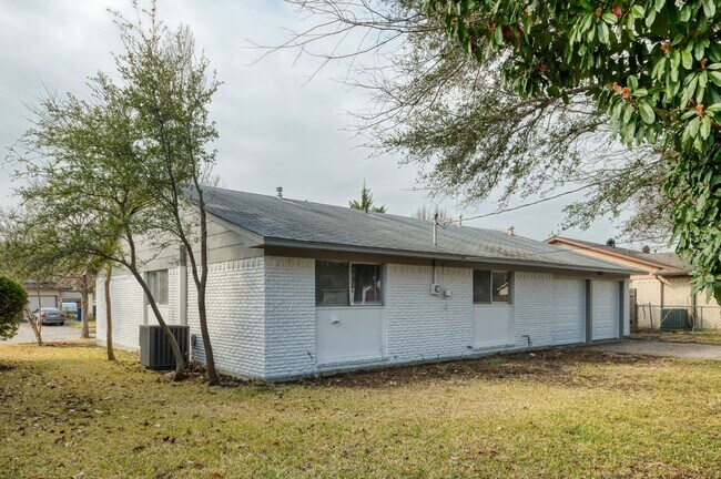 Building Photo - Nicely Updated Four Bedroom Home!