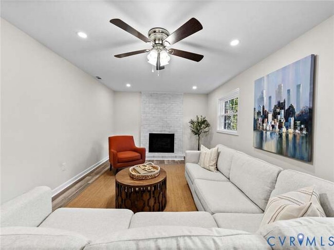 Building Photo - 10303 Edgebrook Ct