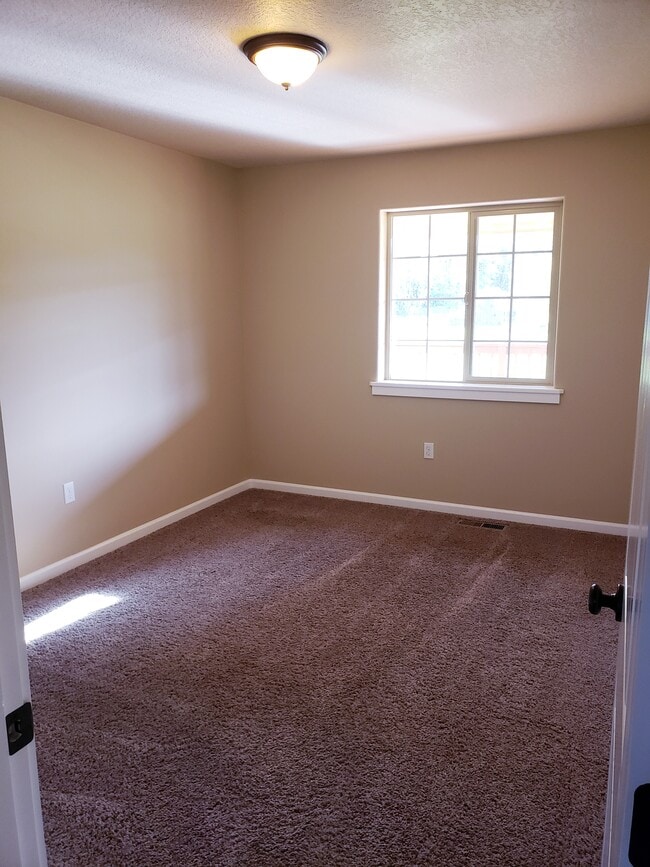 bedroom 2 - 28450 Pleasant Valley Rd