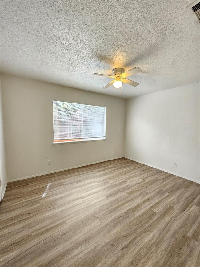 Building Photo - 6000 Emerald Forest Dr