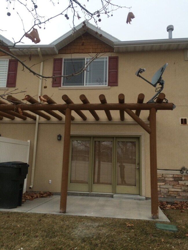 Building Photo - Beautiful 3 bedroom townhome in West Jordan!!