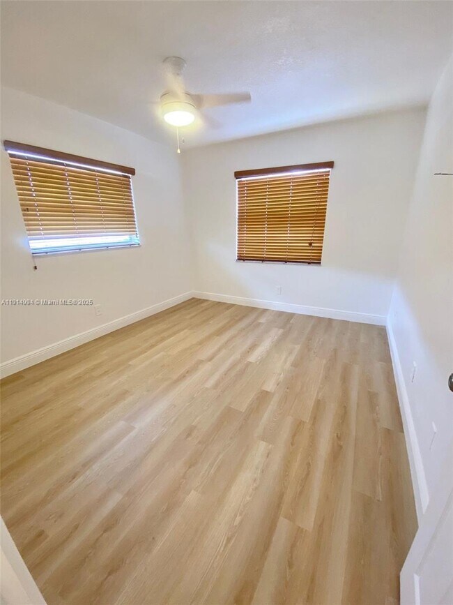 Building Photo - 6568 SW 41st Pl