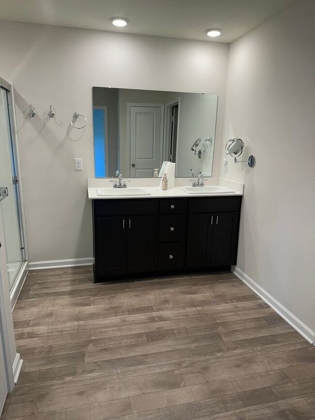 Building Photo - 113 Hunter's Rdg Dr