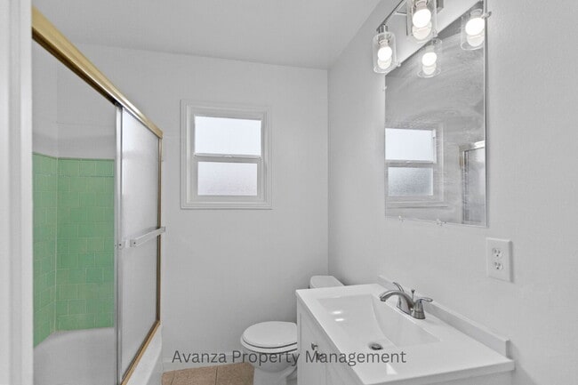 Building Photo - Fresno Mayfair District - 3 Bedroom Home  1 Year Lease