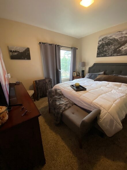 Primary bedroom - 1641 W Canal Cir, 735