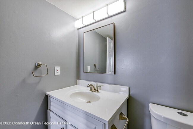 Building Photo - 45 Tulip Ln